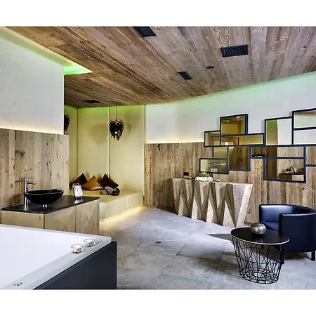 Отель Verwoehnhotel Wildspitze 4*