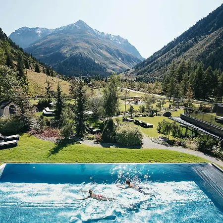 Отель Verwoehnhotel Wildspitze 4*