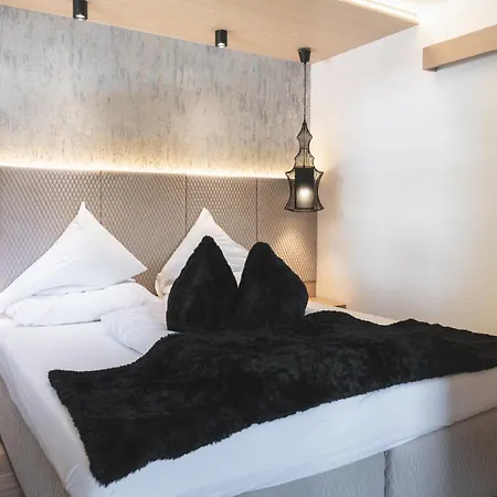 Отель Verwoehnhotel Wildspitze 4*