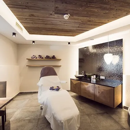 Hotel Verwohnhotel Wildspitze 4*