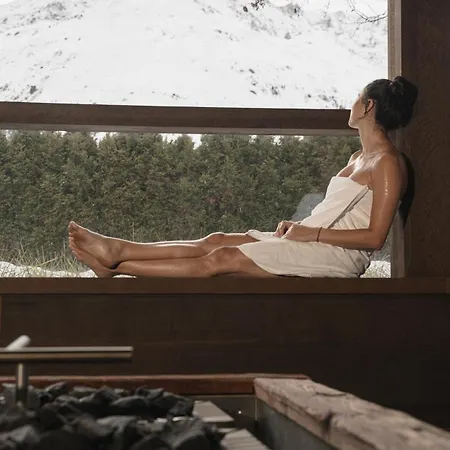 Отель Verwoehnhotel Wildspitze 4*